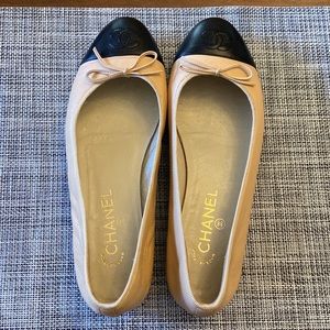 Chanel Black/Beige Leather CC Cap size 38.5 Flats